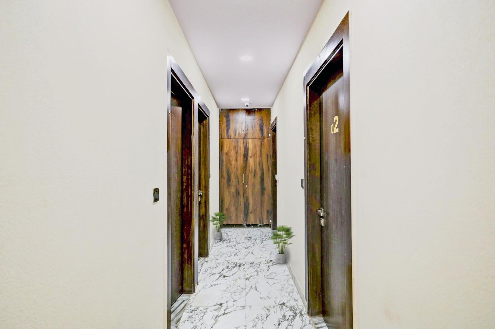 Hotel O Royal Lotus Stay Near Ip Extension Metro Station Nueva Delhi Exterior foto